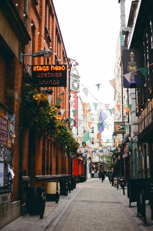 10 Địa Điểm Không Thể Bỏ Lỡ Khi Đến Ireland Lần Đầu