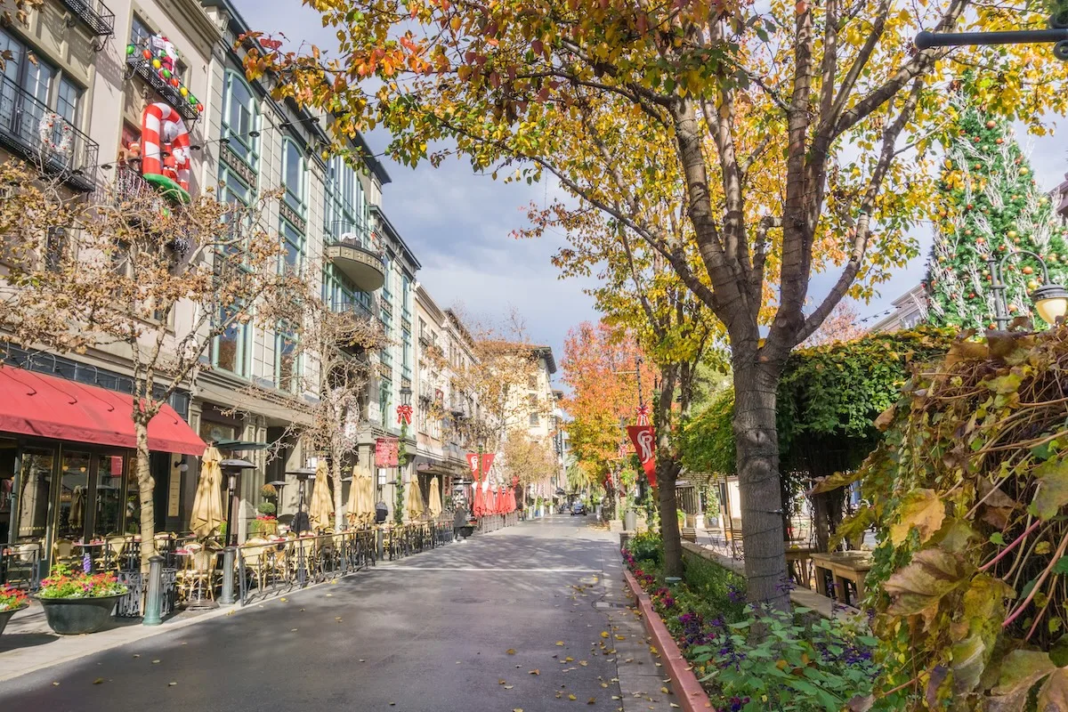 12 Must-Visit Shopping Streets in the USA