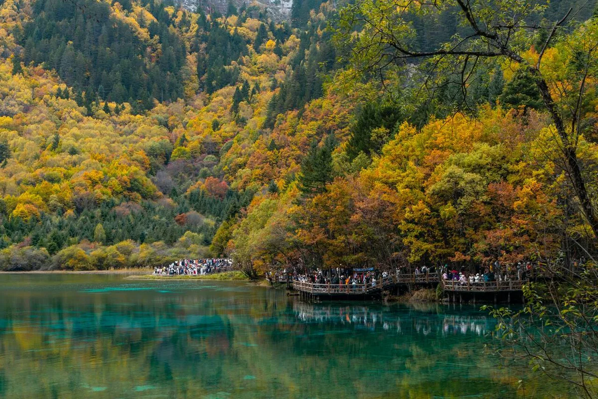 48 Giờ Lang Thang Giữa Jiuzhaigou và Huanglong – Thiên Đường Vắng Bóng