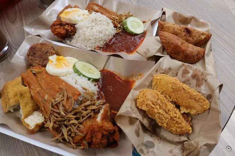 Aliff Nasi Lemak: Nasi Lemak Ngon Miệng Với Ikan Bilis Tại Serangoon Garden
