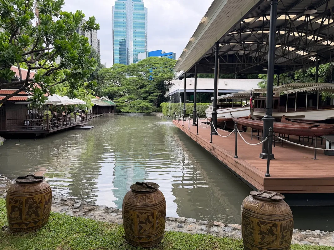 Aman Bangkok: Khách Sạn Sang Trọng Trong Lòng Thành Phố