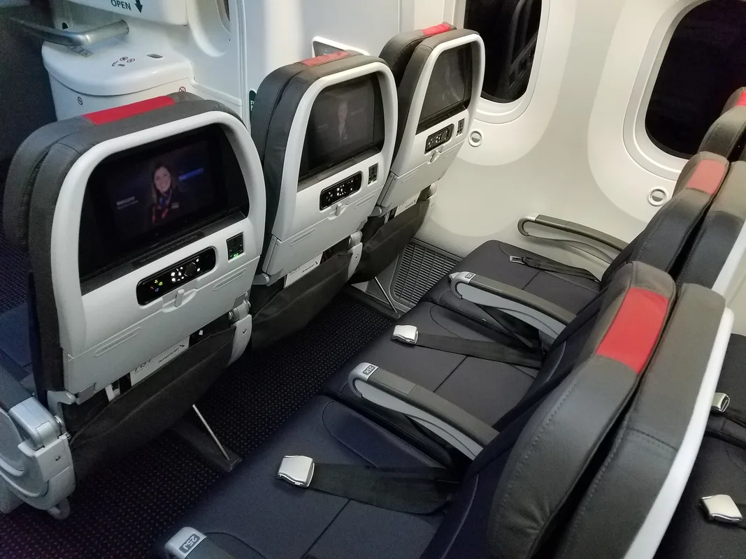 American Airlines: Tước Xóa Quyền Lợi Elite Từ Giá Rẻ Cơ Bản