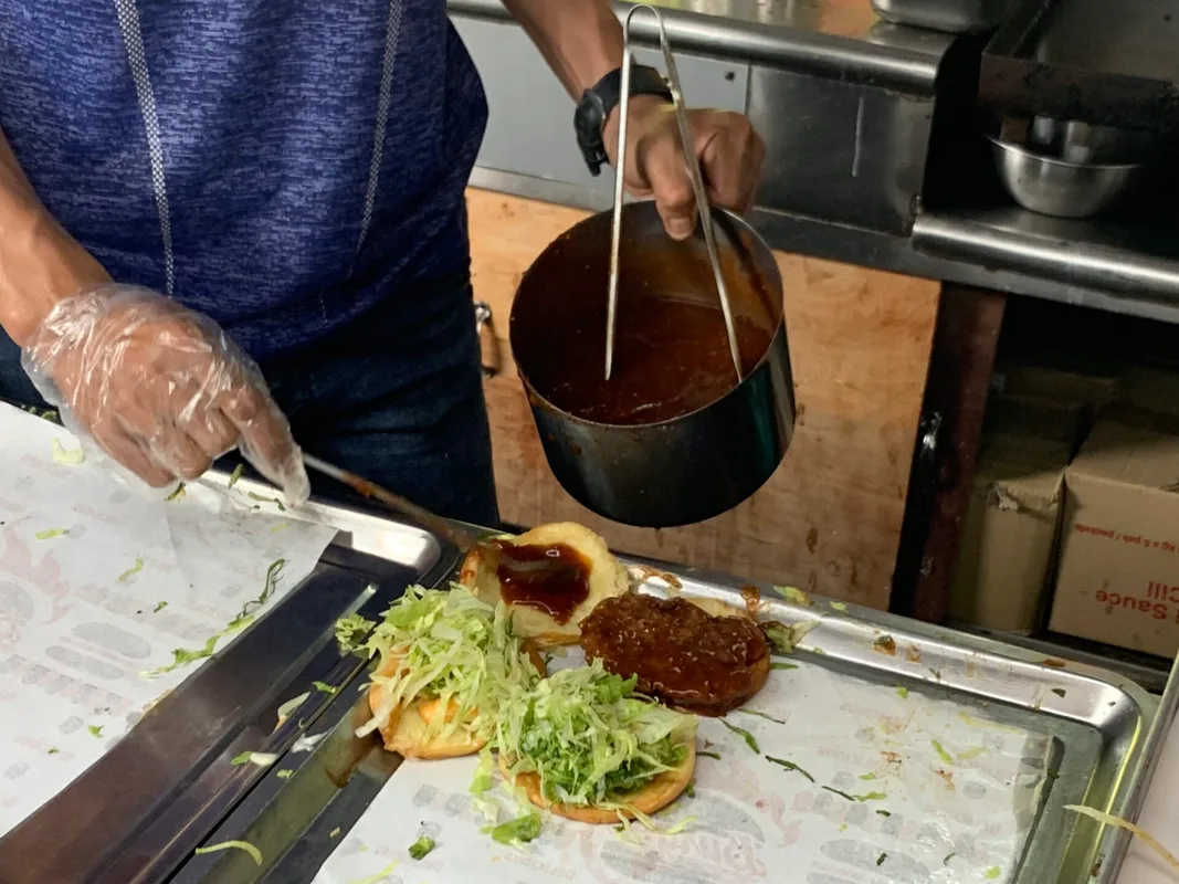 Bánh Burger Ngon Tại Dhon Burger: Chờ Gì Mà Không Thử?