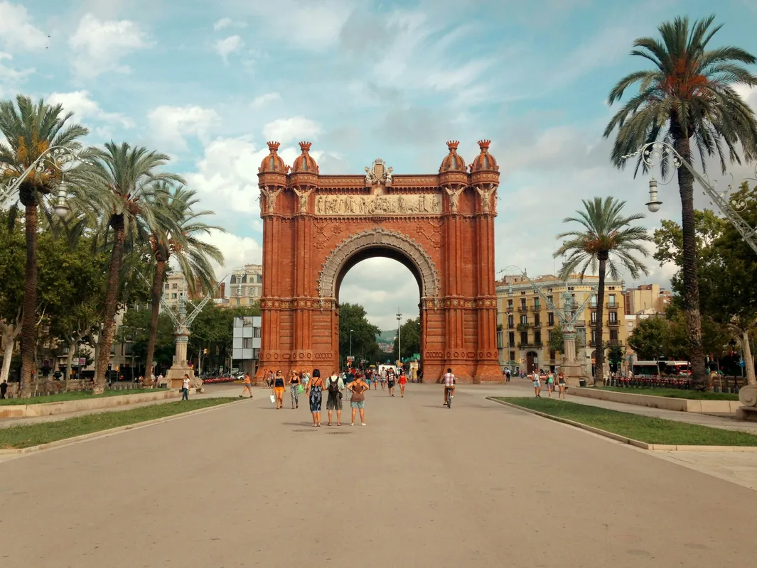 Barcelona Hay Madrid: Chọn Thành Phố Nào Để Khám Phá?