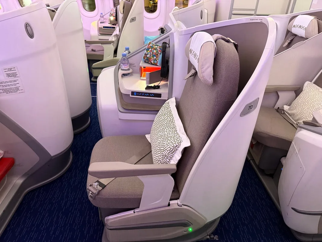Bay Business Class Aircalin: Kinh Nghiệm Ngập Tràn Cảm Xúc Từ Paris Tới Bangkok