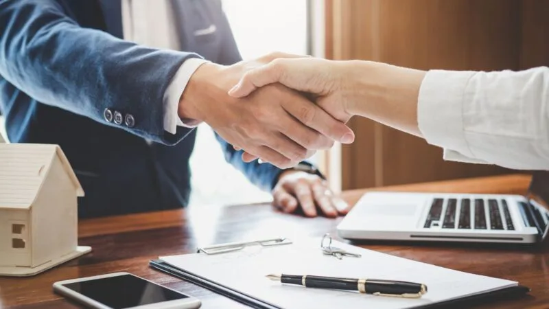 Bí Quyết Chọn Bảo Hiểm Sức Khỏe Tối Ưu Cho Dân Du Mục Kỹ Thuật Số