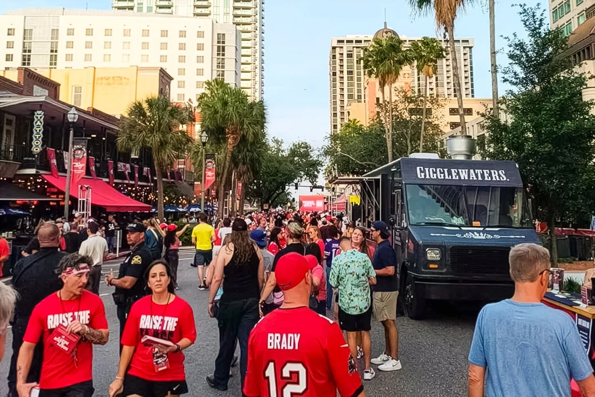 Bucs Beach Bash: Kỳ Nghỉ Tại Resort Tampa Bay Trong Dịp NFL Draft