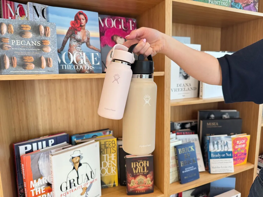 Cảm Nhận Về Chai Nước Mini: Có Thực Sự Cần Thiết Không?