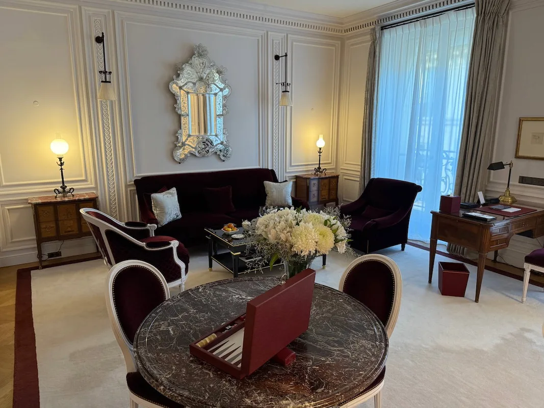 Cập Nhật Tình Hình Khách Sạn 'Palace' Tại Pháp: Ai Thắng Ai Thua?