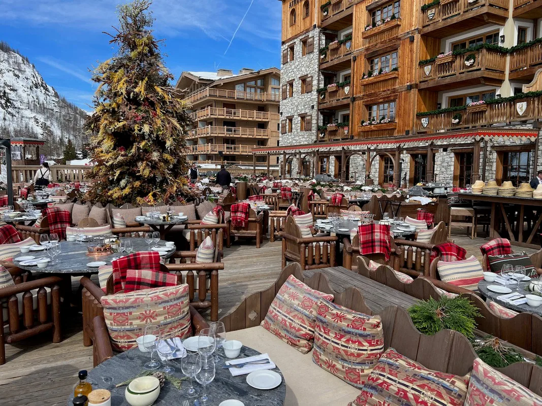 Update on the 'Palace' Hotels in France: Who Wins and Who Loses?