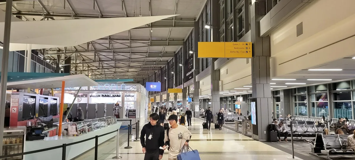Câu Chuyện Kỳ Lạ Trên Chuyến Bay American Airlines