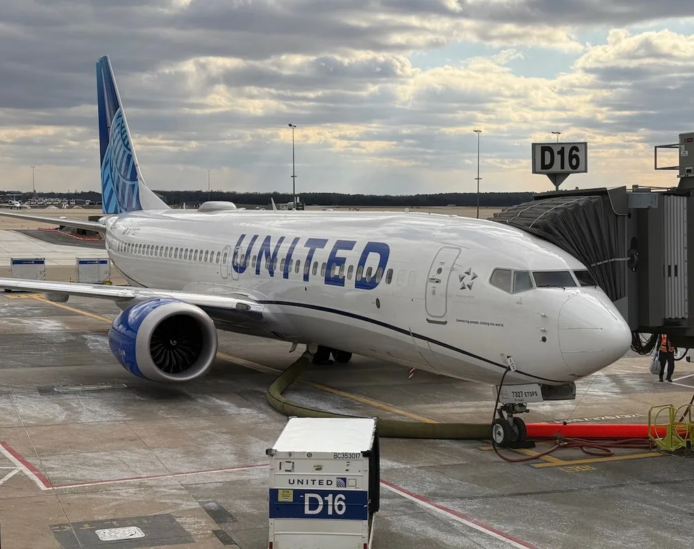 CEO United Airlines Đề Xuất Sát Nhập Với American Airlines: Một Cuộc Chơi Mạo Hiểm?