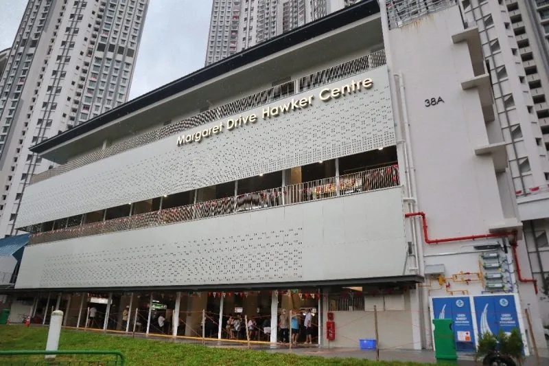 Chả Giò Gà Siêu Ngon Ở Singapore: Một Lần Thử Đứng Xếp Hàng