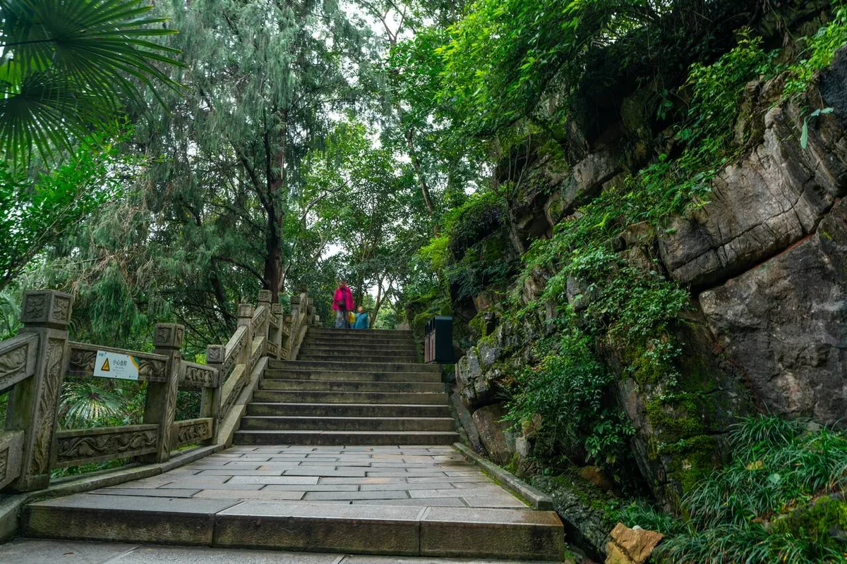 Discovering Huangguoshu Waterfall: The Largest Waterfall in Asia