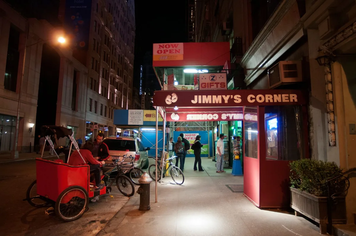 Chìm Đắm Trong Thế Giới Dive Bar Ở New York