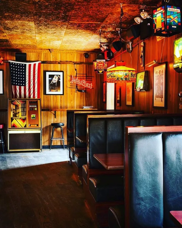 Chìm Đắm Trong Thế Giới Dive Bar Ở New York