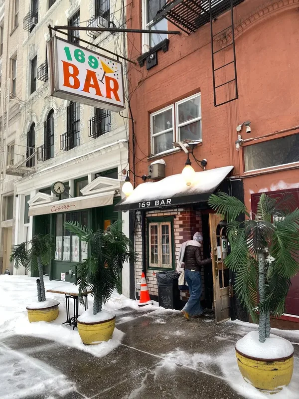 Chìm Đắm Trong Thế Giới Dive Bar Ở New York
