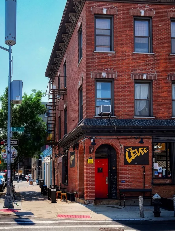 Chìm Đắm Trong Thế Giới Dive Bar Ở New York