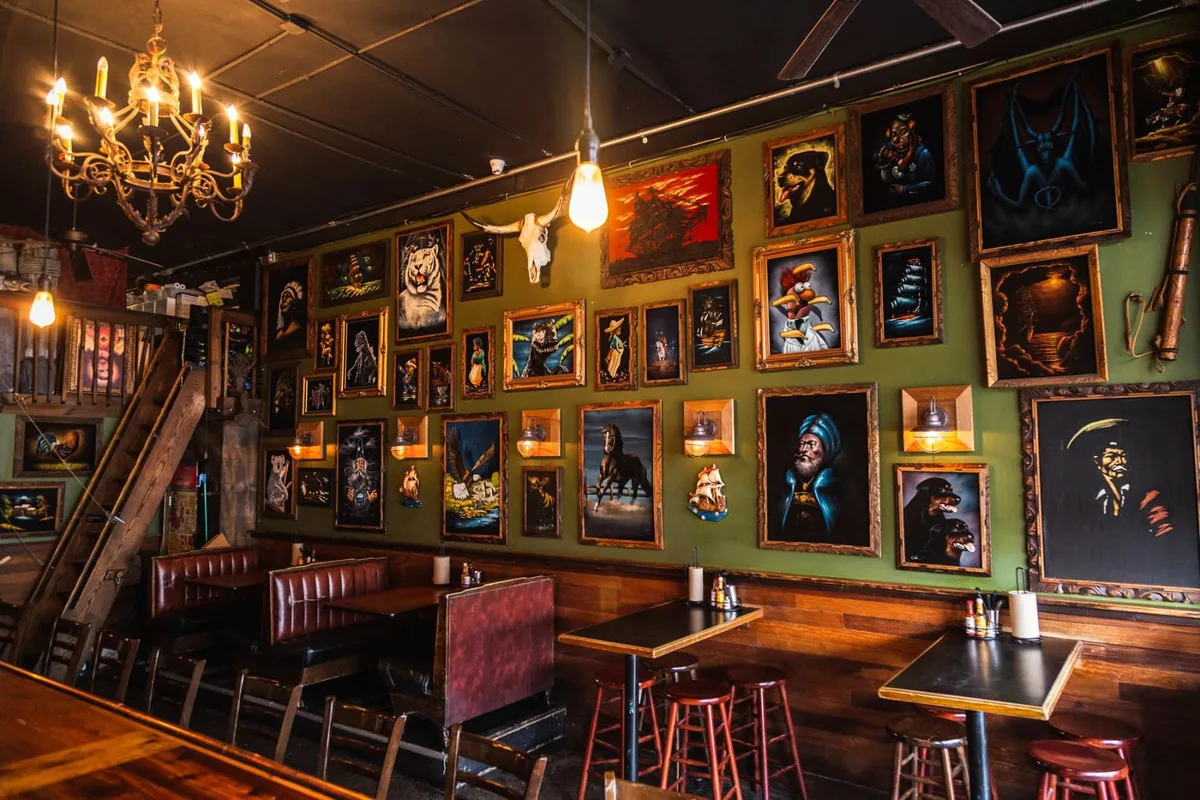 Chìm Đắm Trong Thế Giới Dive Bar Ở New York