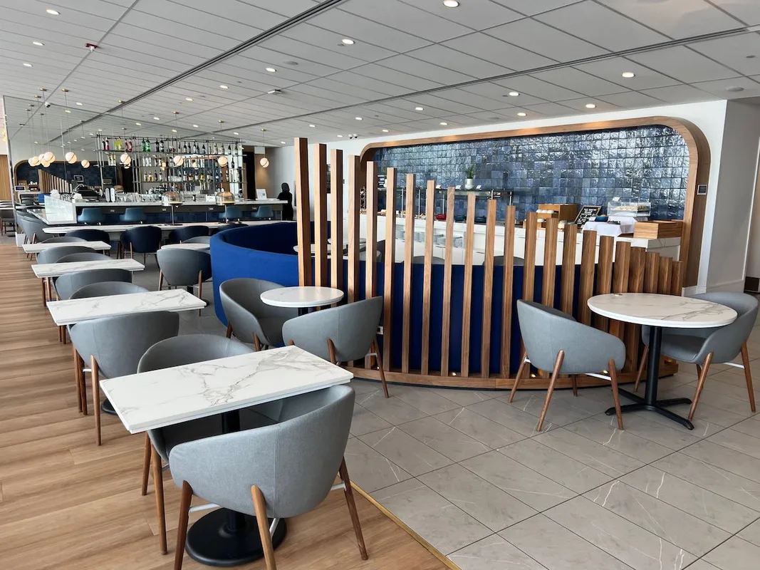 Chốn Dừng Chân Hoàn Hảo Tại Sân Bay Montreal: Phòng Chờ Air France