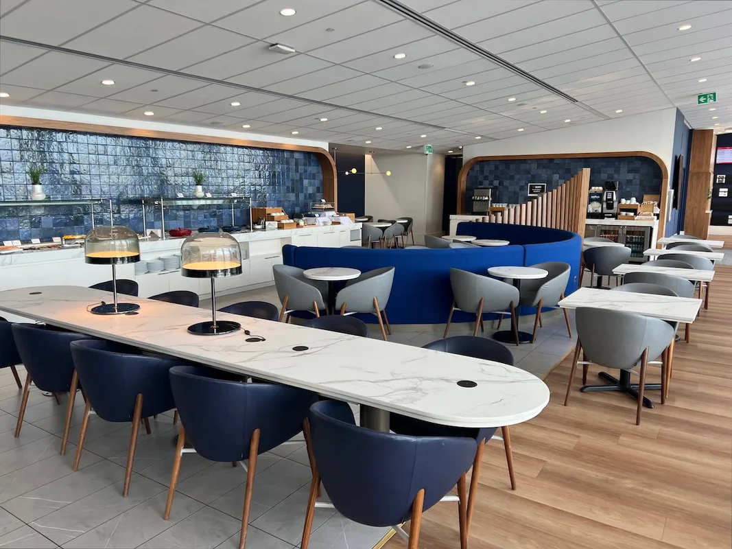 Chốn Dừng Chân Hoàn Hảo Tại Sân Bay Montreal: Phòng Chờ Air France