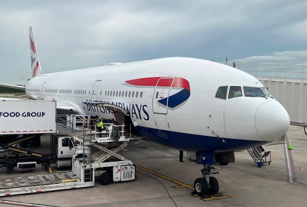 Chuyến Bay Tampa của British Airways Chuyển Từ Gatwick Sang Heathrow