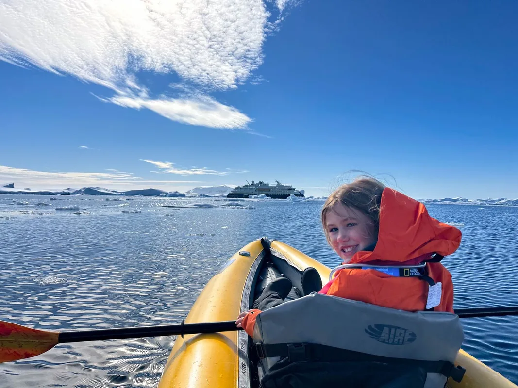 Chuyến Du Lịch Gia Đình Đến Antarctica: Trải Nghiệm Đáng Nhớ Cùng Bé Yêu