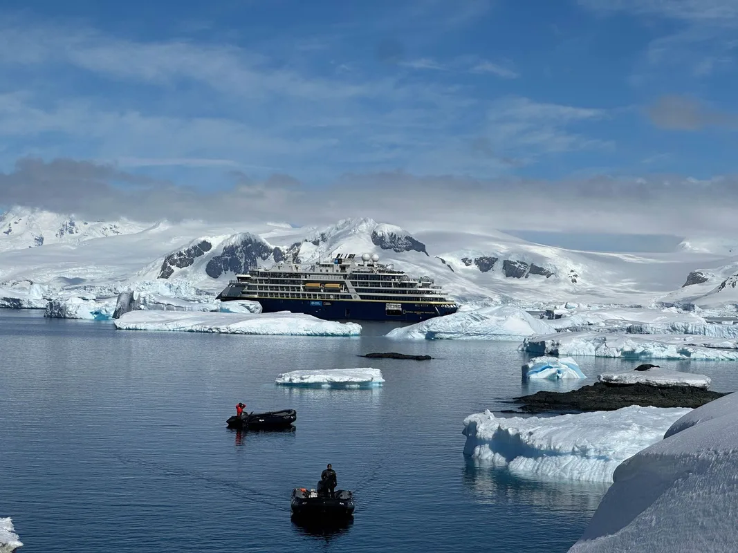 Chuyến Du Lịch Gia Đình Đến Antarctica: Trải Nghiệm Đáng Nhớ Cùng Bé Yêu
