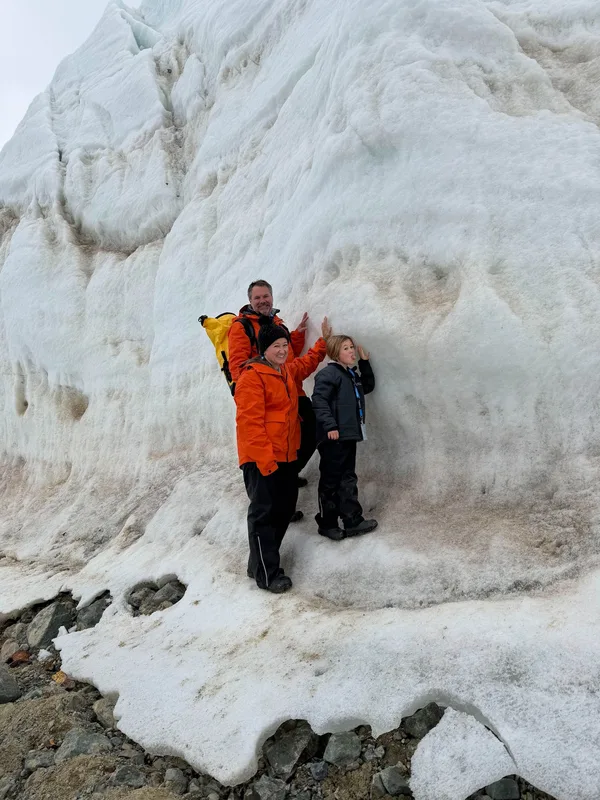 Chuyến Du Lịch Gia Đình Đến Antarctica: Trải Nghiệm Đáng Nhớ Cùng Bé Yêu