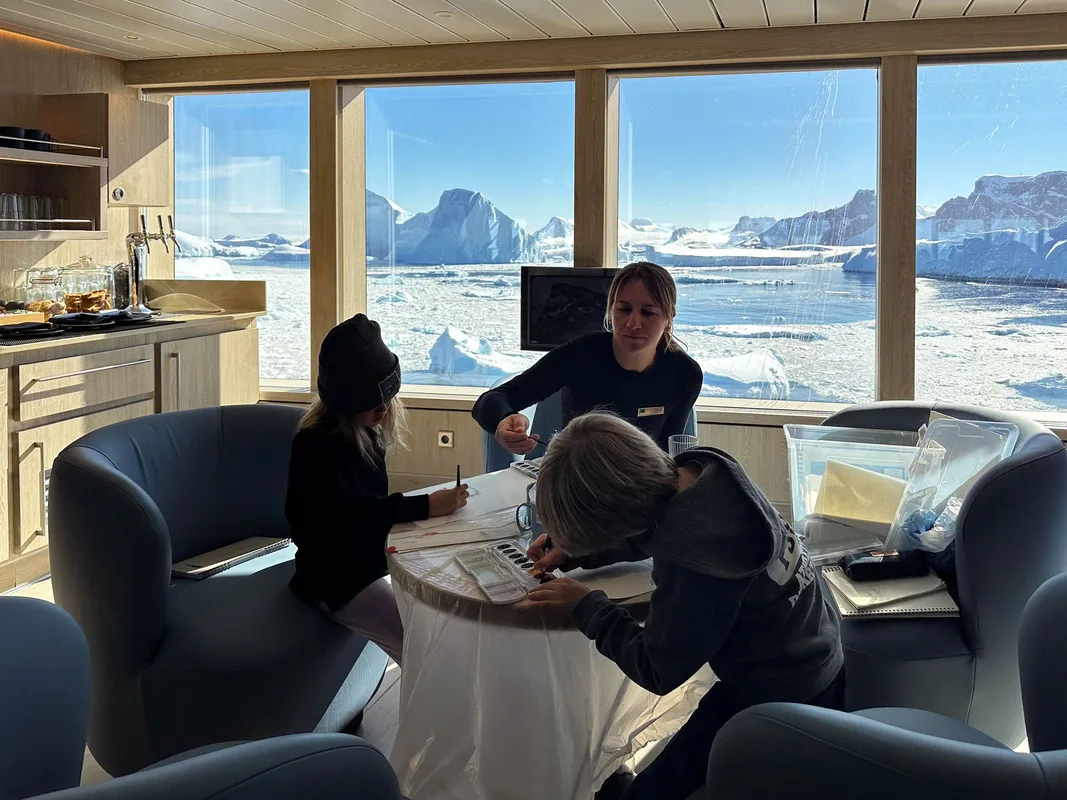Chuyến Du Lịch Gia Đình Đến Antarctica: Trải Nghiệm Đáng Nhớ Cùng Bé Yêu