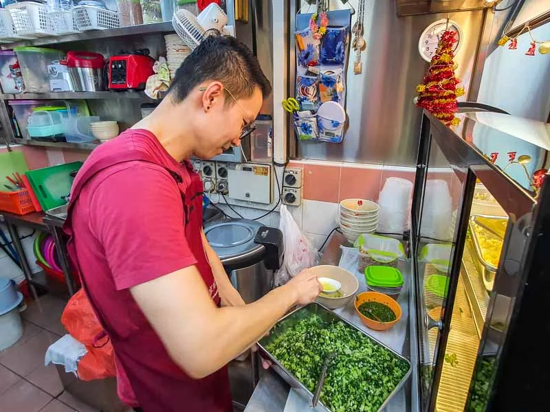 Chuyện Tình Bỏ Việc Lãnh Lương Chuyển Sang Bán Cơm Trời Đất Tại Chinatown