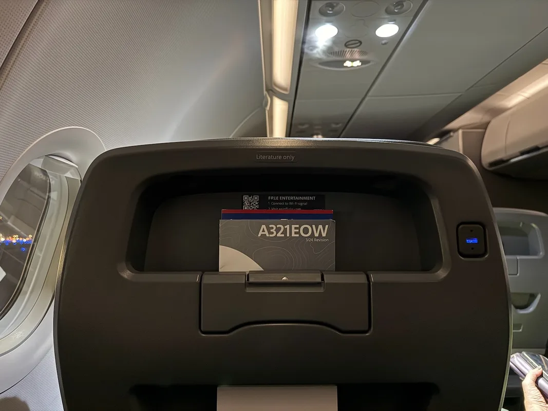 Cuộc Hành Trình Khó Quên Trên American Airlines: Chuyện Về Người Bạn Ngồi Bên Say Rượu