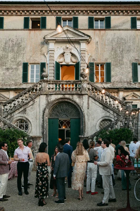 Đám Cưới Tại Tuscany Giữa Những Cây Dương Xỉ và Những Bức Phù Điêu