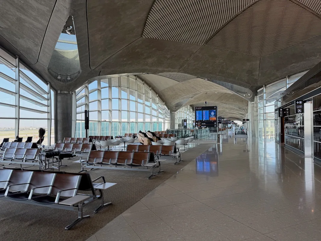Đánh Giá Chuyến Bay Business Class Royal Jordanian Trên Embraer E190-E2