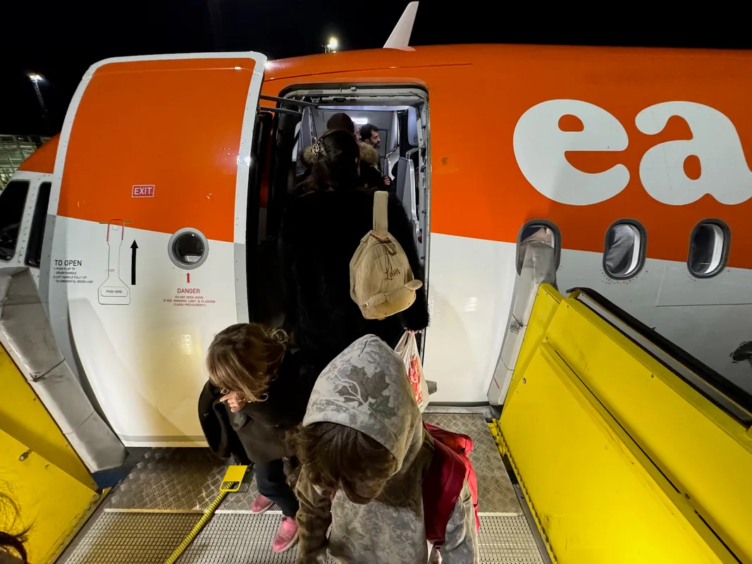 Đánh Giá Chuyến Bay EasyJet A320: Không Rẻ, Không Im Lặng, Nhưng Đến Đích