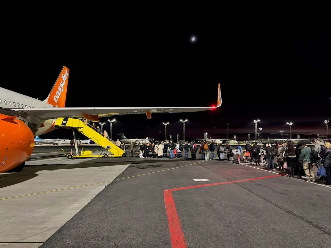 Đánh Giá Chuyến Bay EasyJet A320: Không Rẻ, Không Im Lặng, Nhưng Đến Đích