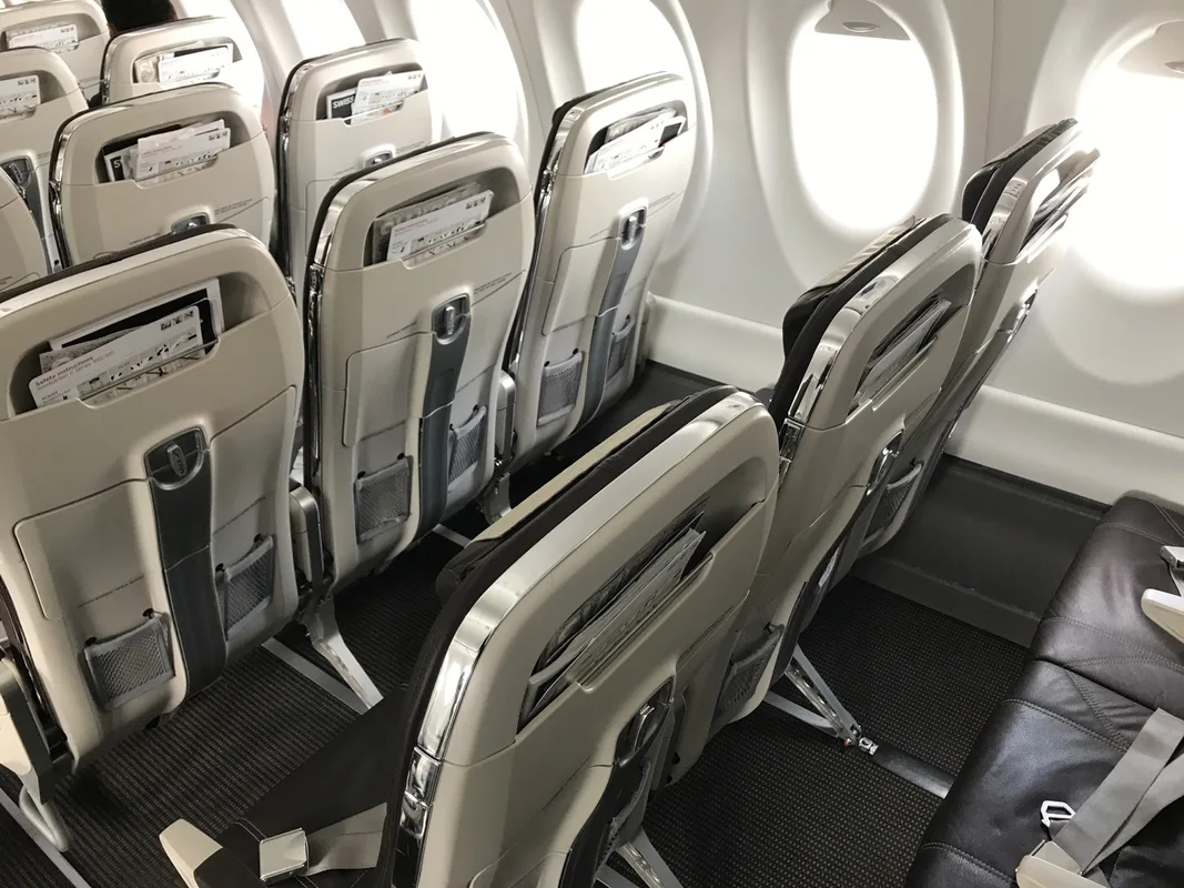 Đánh Giá Hạng Phổ Thông SWISS A220-300 Từ London Đến Zurich