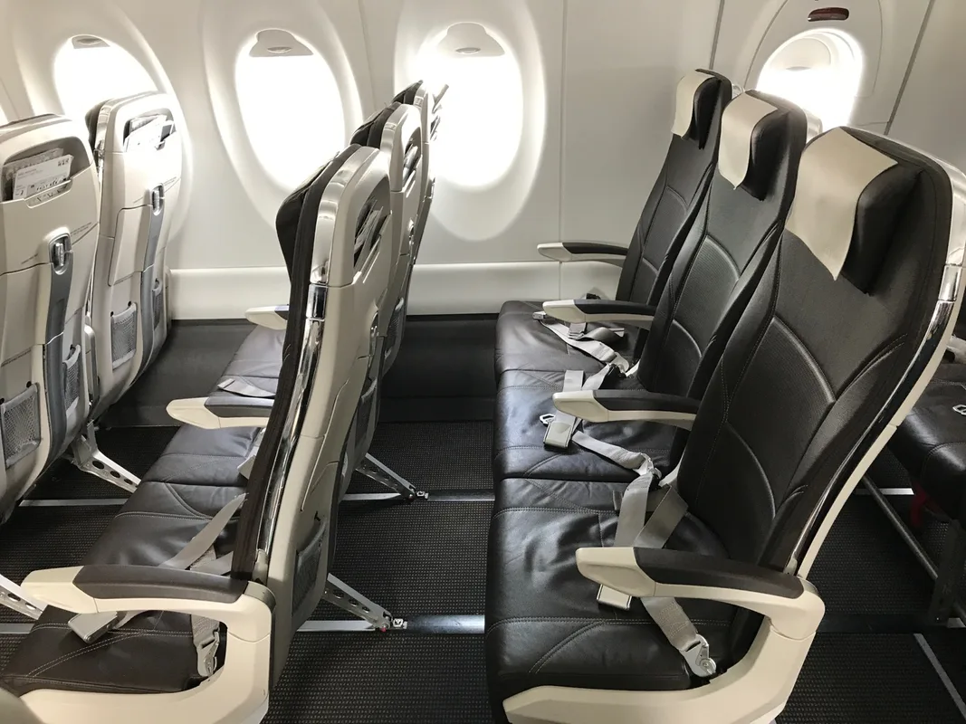 Đánh Giá Hạng Phổ Thông SWISS A220-300 Từ London Đến Zurich