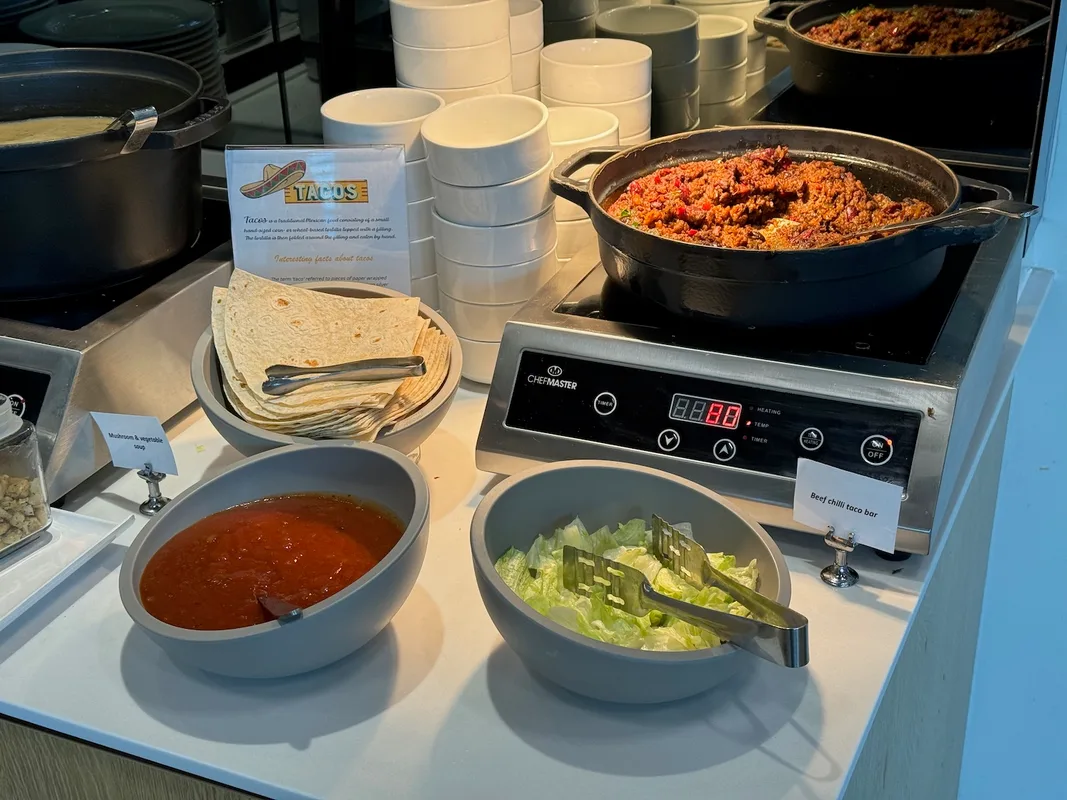 Đánh Giá Lufthansa Lounge tại Sân Bay Heathrow London (LHR)