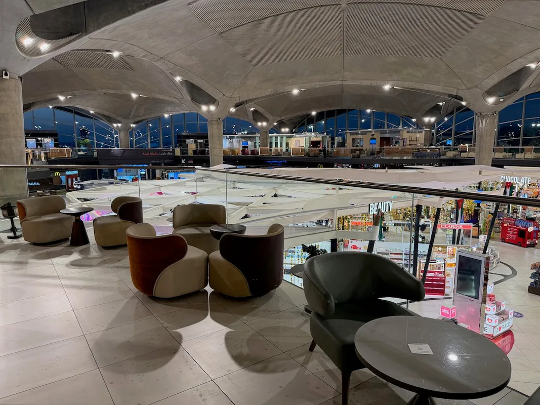 Đánh Giá Plaza Premium Lounge Sân Bay Amman: Nơi Nghỉ Ngơi Thoải Mái Giữa Chuyến Bay