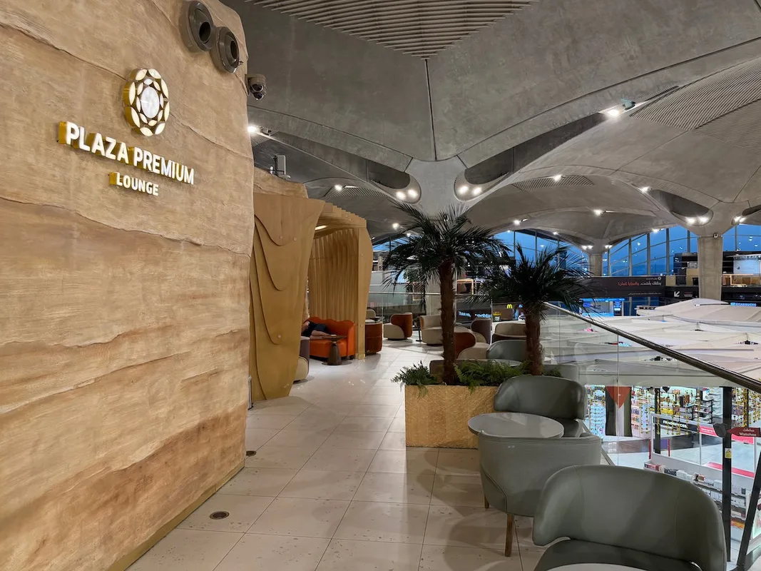 Đánh Giá Plaza Premium Lounge Sân Bay Amman: Nơi Nghỉ Ngơi Thoải Mái Giữa Chuyến Bay