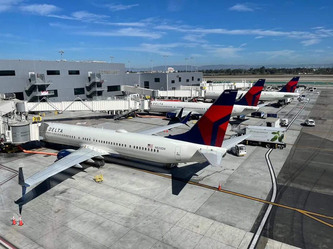 Delta Air Lines và Khả Năng Tăng Trưởng Tại Sân Bay LAX: Cơ Hội và Thách Thức
