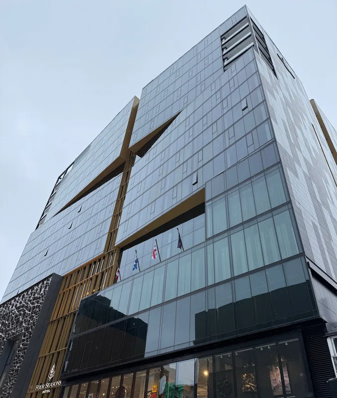 Đêm Nghỉ Sang Trọng Tại Four Seasons Montreal: Lựa Chọn Hoàn Hảo Ở Thành Phố Này