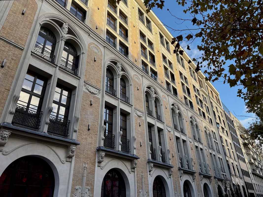 Đêm Trôi Tại SAX Paris: Khách Sạn Đậm Chất Thời Thượng Nhưng Chưa Đủ Đẳng Cấp