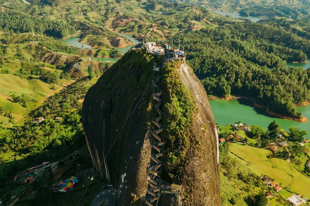 Đi Từ Bogotá Đến Medellín: Trải Nghiệm Độc Đáo Ở Colombia