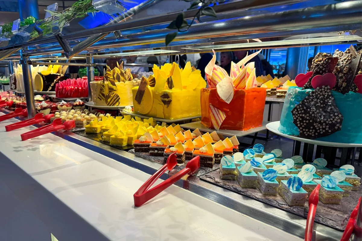 Đột Phá Hàng Triệu Đôla: Celebrity Solstice Sau Cải Tạo Triệu Đô