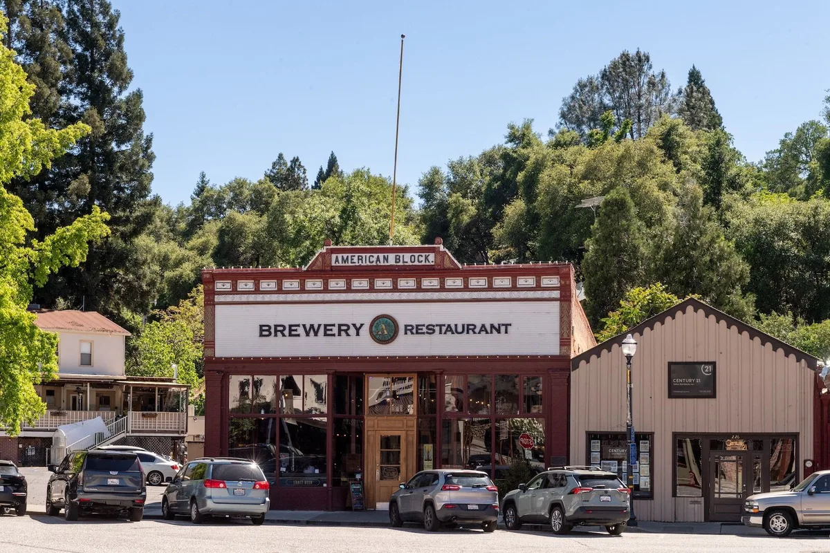 Đưa Nhau Đi Trốn Trên Tàu: Khám Phá California Mùa Hè Này