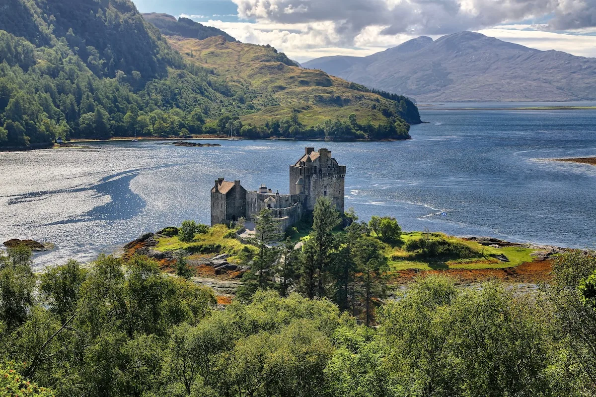 Eilean Donan: Lâu Đài Huyền Thoại Của Scotland Giữa Cao Nguyên