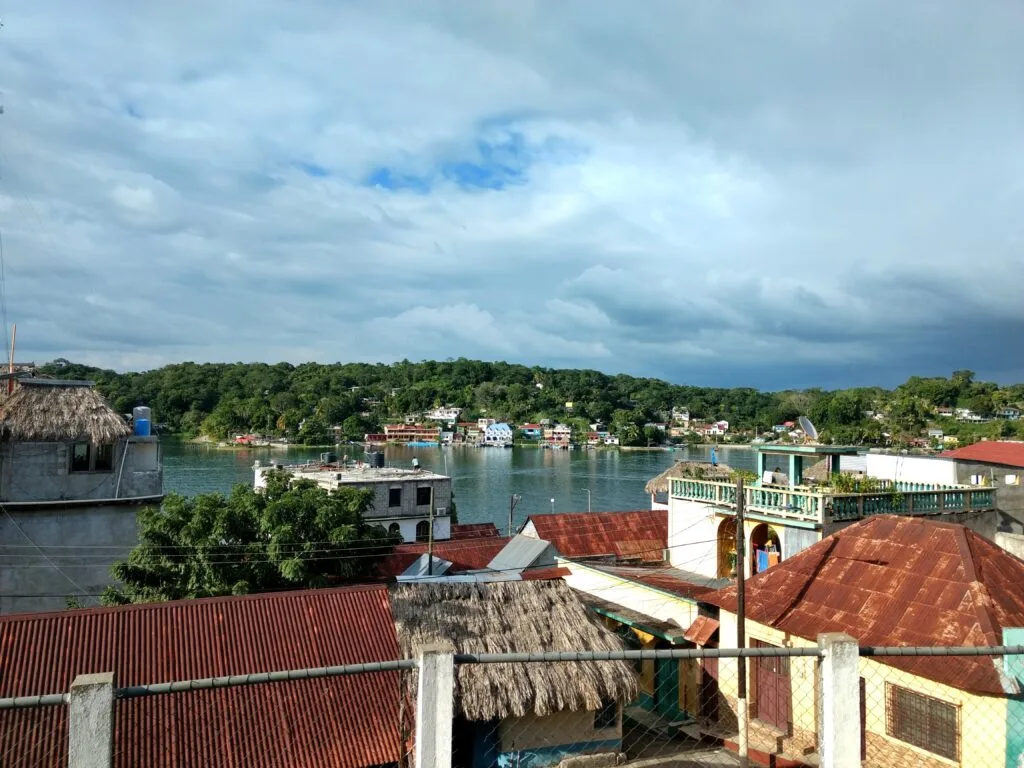 Flores: Thị Trấn Đầy Màu Sắc Của Guatemala & Cổng Vào Di Tích Tikal