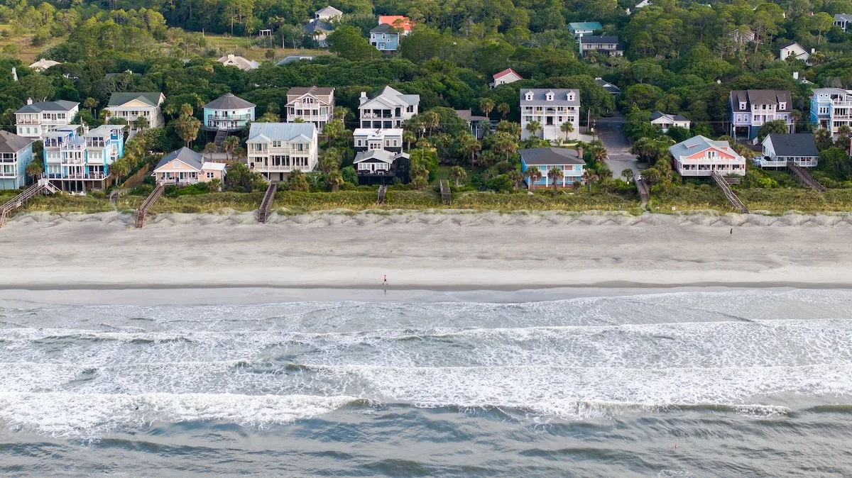 Folly Beach: Khám Phá Bãi Biển Hoang Sơ Gần Charleston